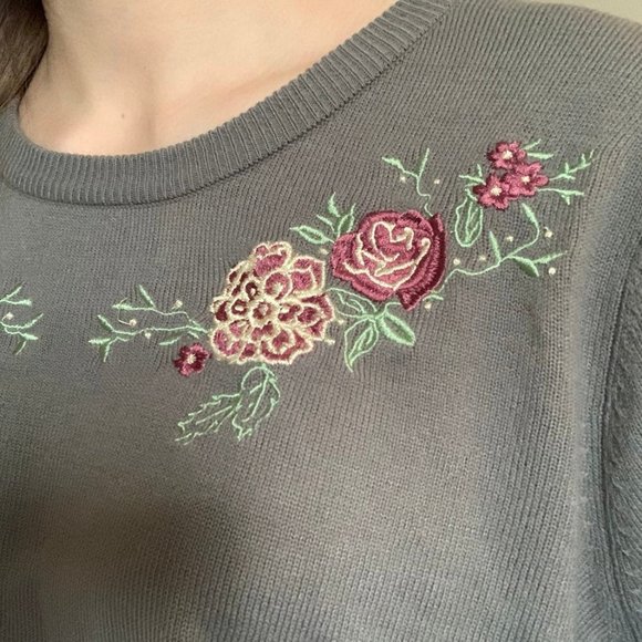 Vintage gray floral embroidered sweater - Picture 6 of 7